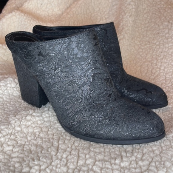 KENNETH COLE Womens Black Tap Dance Slip On Heeled Mules size 8.5 - Picture 2 of 14